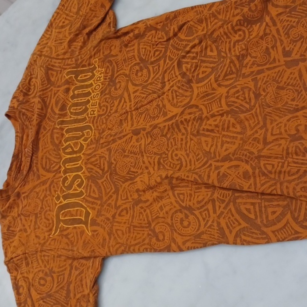 Disneyland Resort Official Rust Colored Tribal pattern tshirt Unisex Small